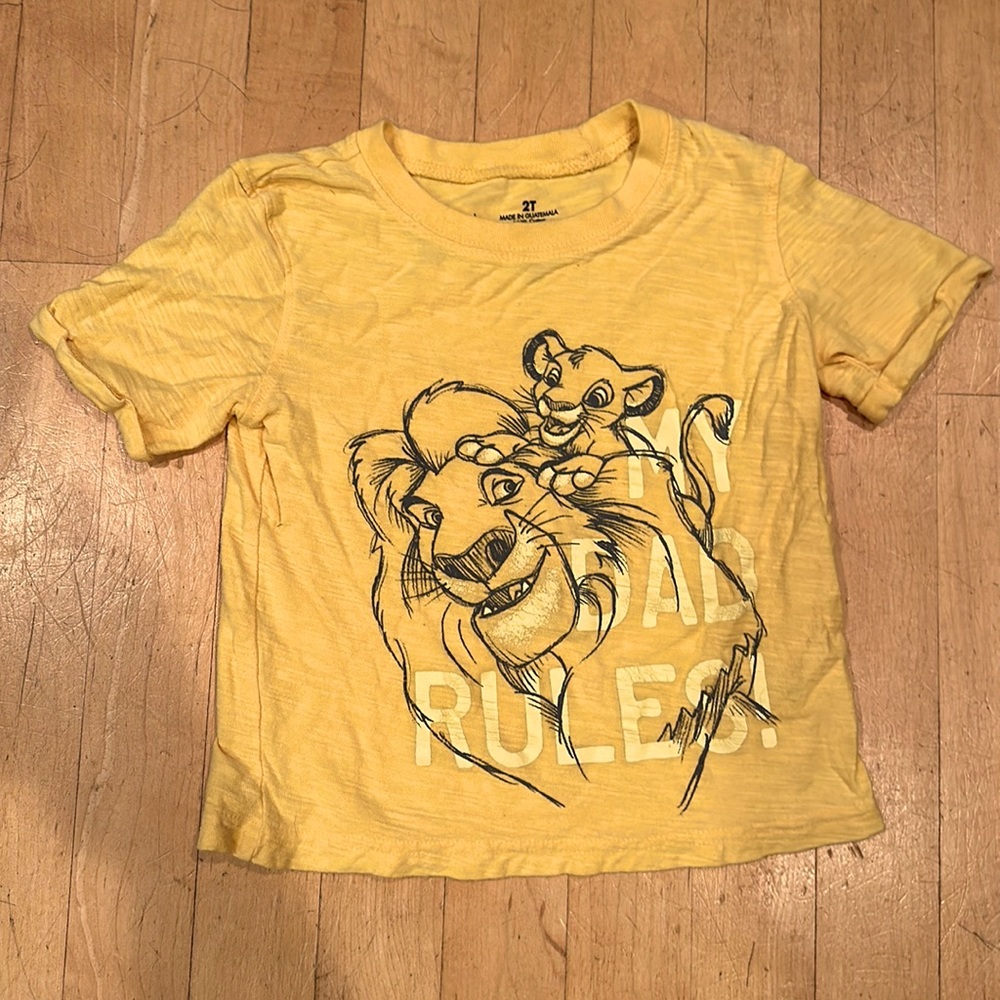 Lion King T-shirt. Boys 2T. Like New. Mufasa and Simba. “My Dad Rules!”